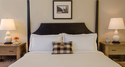 Kimpton TACONIC HOTEL, an IHG hotel Room Type - 1 King Communications Accessible Fireplace Kimpton TACONIC HOTEL, an IHG hotel Room Type - 1 King Communications Accessible Fireplace