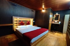 Lo Adoro Tree House Tourist Homestays