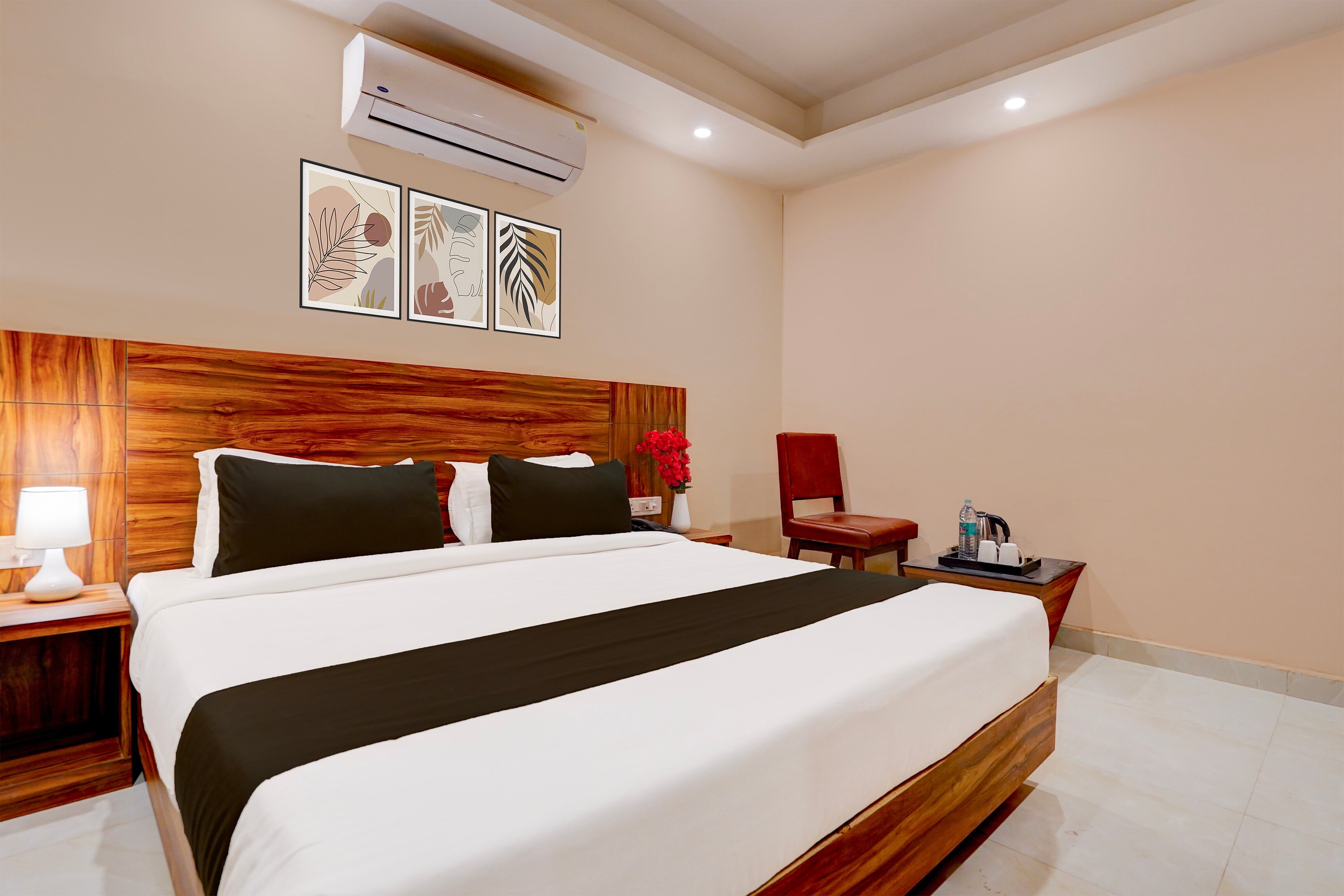 Super Townhouse Alwar Formerly Hotel Lindo Lugar - Tap to explore photos