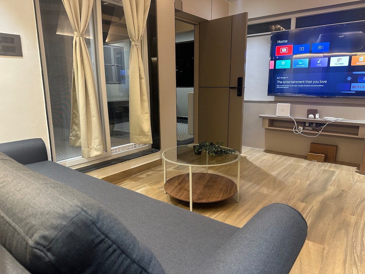Luxury Penthouse Near US Consulate 75 TV - Tap to explore photos