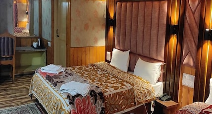 Hotel Khaleel Palace Gulmarg Room Type - Super Deluxe Room - Centrally Heated Hotel Khaleel Palace Gulmarg Room Type - Super Deluxe Room - Centrally Heated
