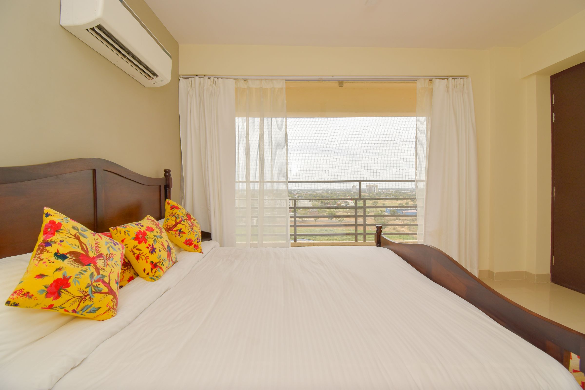 Harbinger Lounge Flat 902 - Tap to explore photos