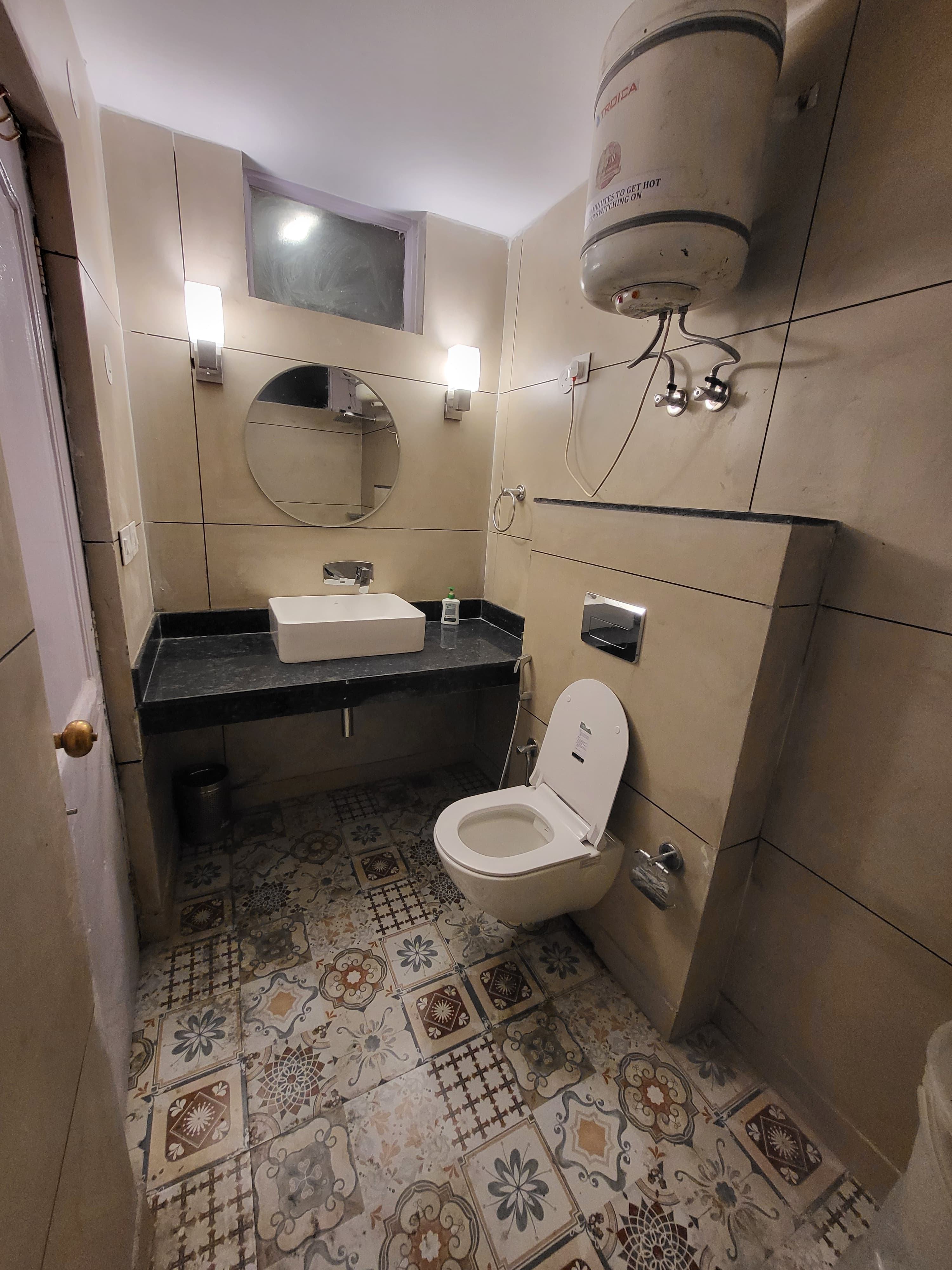 Hotel Paradise Continental @ Mall Road with Free Parking - Tap to explore photos