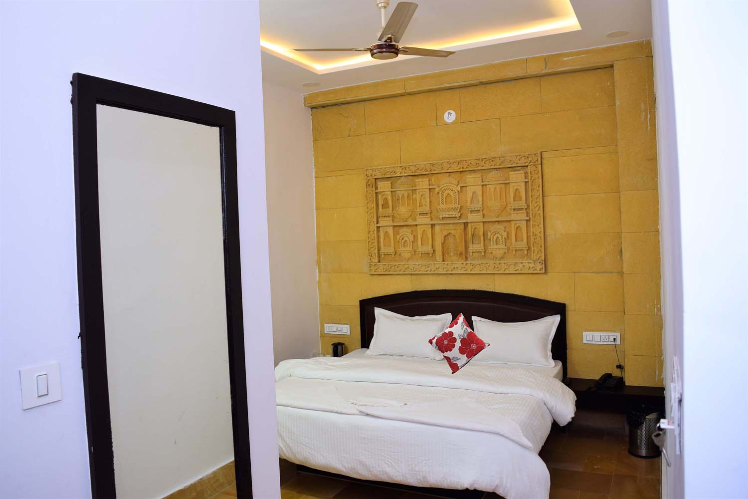 Chirag Haveli - Near Golden Fort - Tap to explore photos
