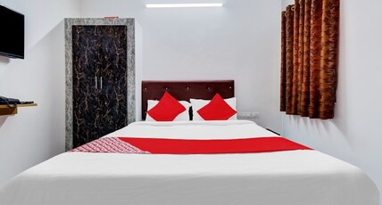Meenakshi tower Room Type - Deluxe Ac