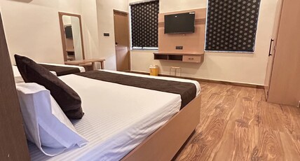 HOTEL PARAM INN Room Type - DELUXE DOUBLE BED ROOM