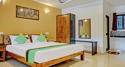 Hotel Lake Paradise Room Type - Deluxe Room with Bathtub and Balcony