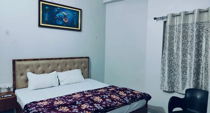 Shri Anand Palace Room Type - Deluxe Room