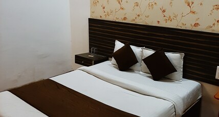 Hotel Esquire, Ahmedabad Room Type - Deluxe Non Ac Room