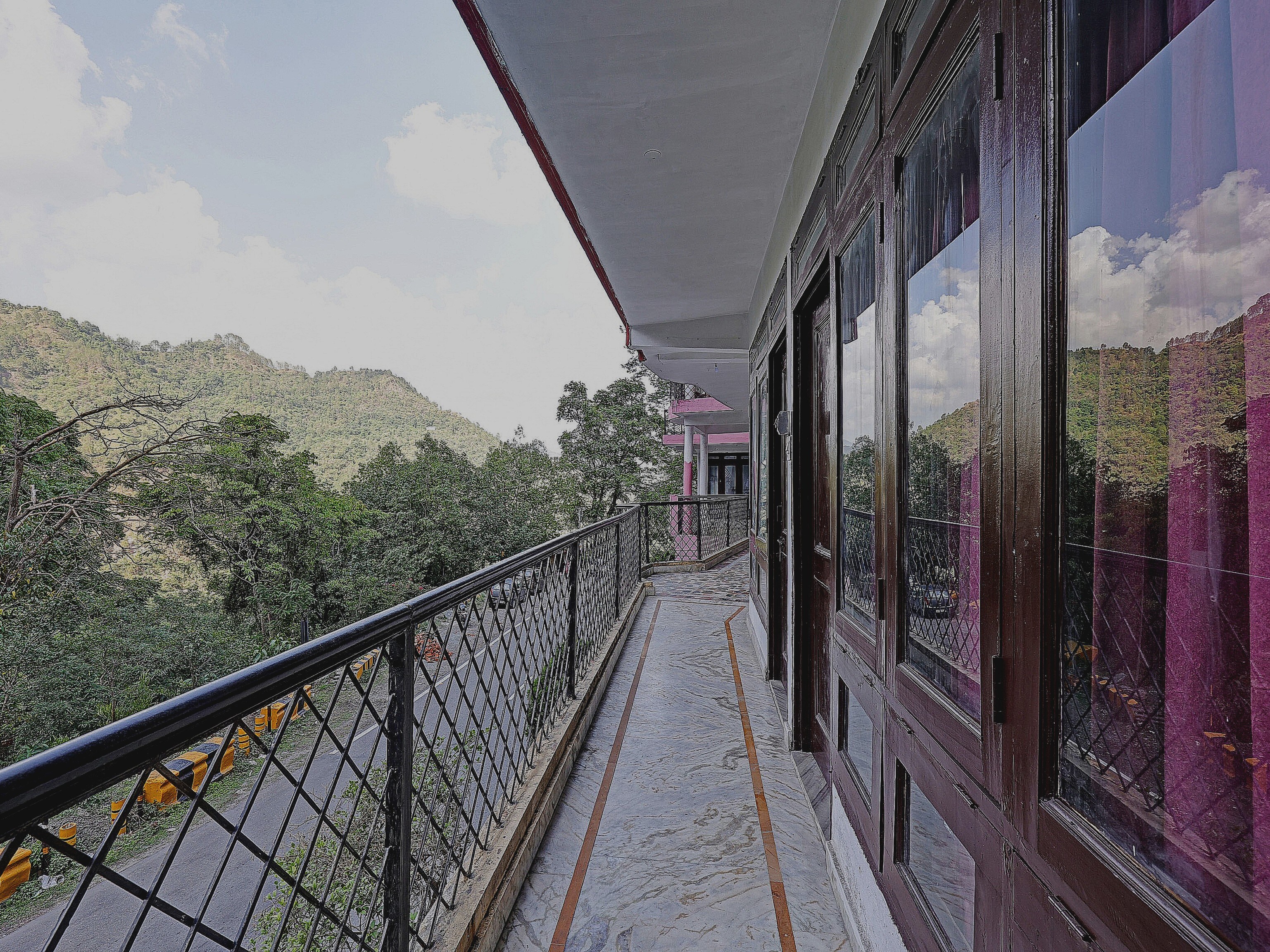 Hotel O GLOBAL RESIDENCY BY SUNSHINE HOSPITALITY - Tap to explore photos