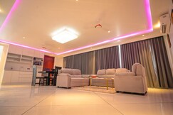 Grand 6BHK by J60 Suites