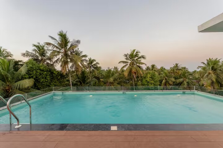 Saga De Luxor 1BR Rooftop Pool Calangute. - Tap to explore photos