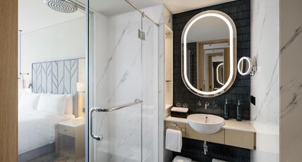 DoubleTree by Hilton Jakarta Kemayoran Room Type - KING GUEST ROOM