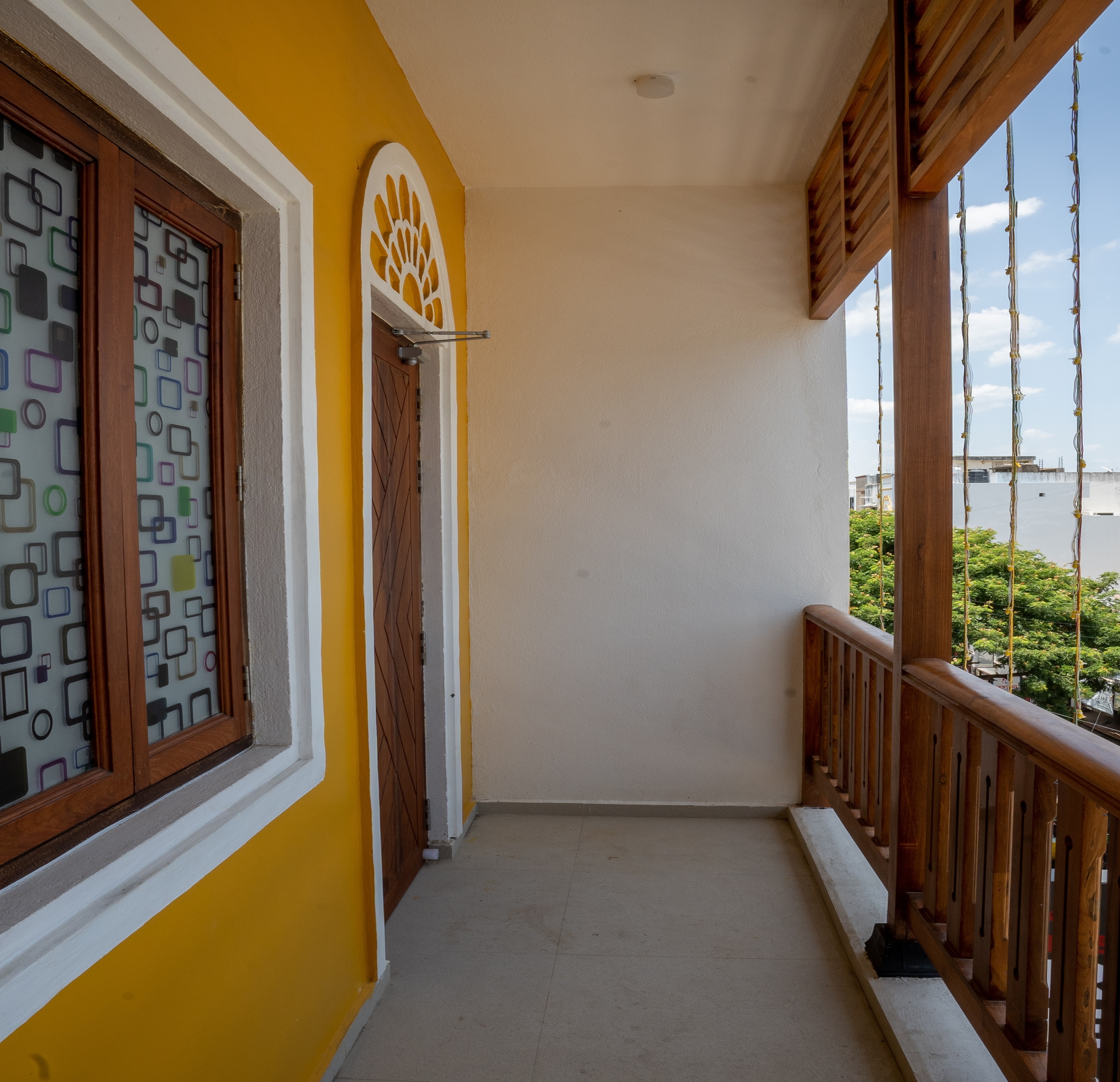 LE SURESH GUEST HOUSE - Tap to explore photos