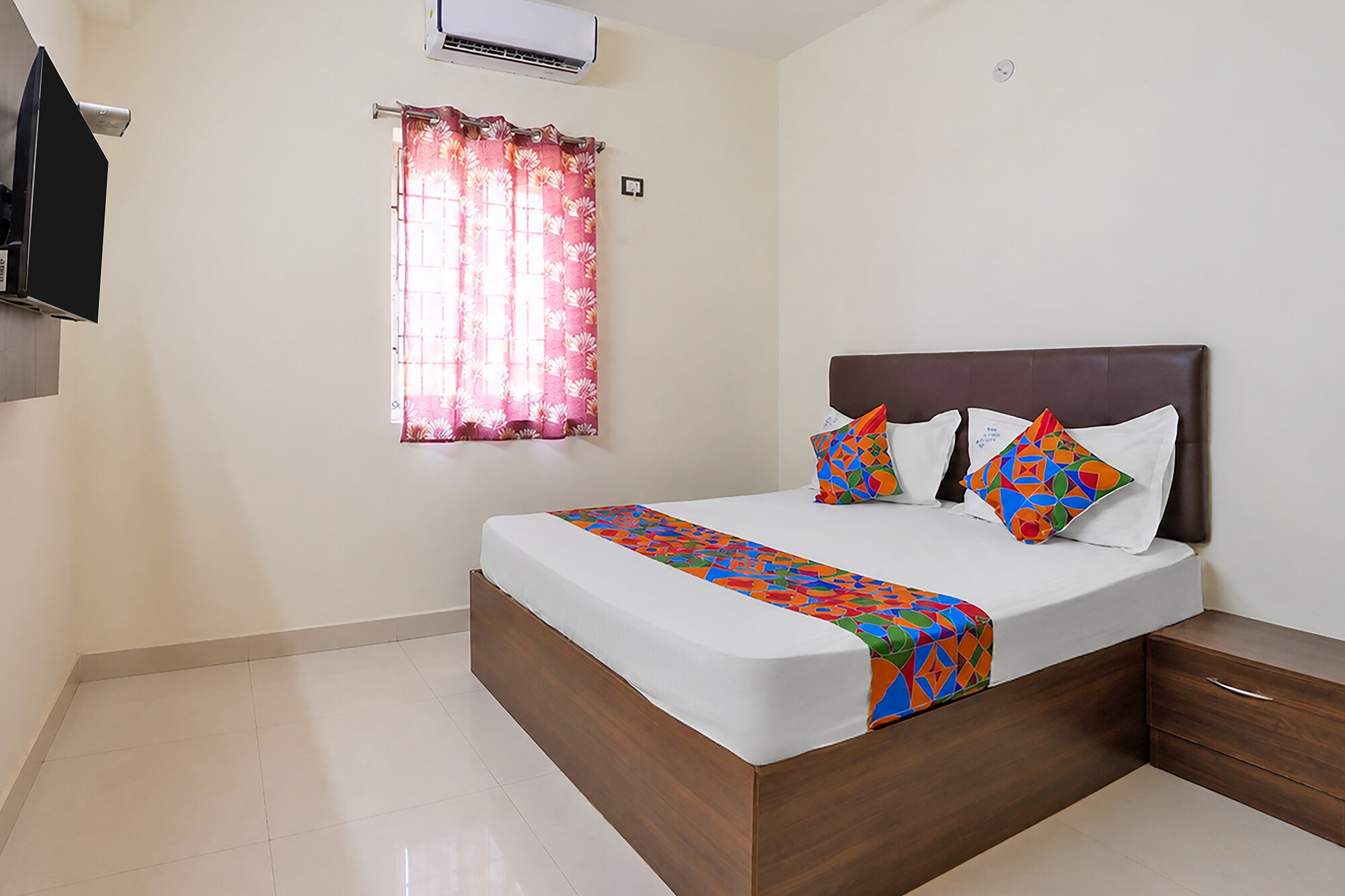 Fabhotel V Inn Rooms - Nr Sree Ramanatheeswarar temple - Tap to explore photos
