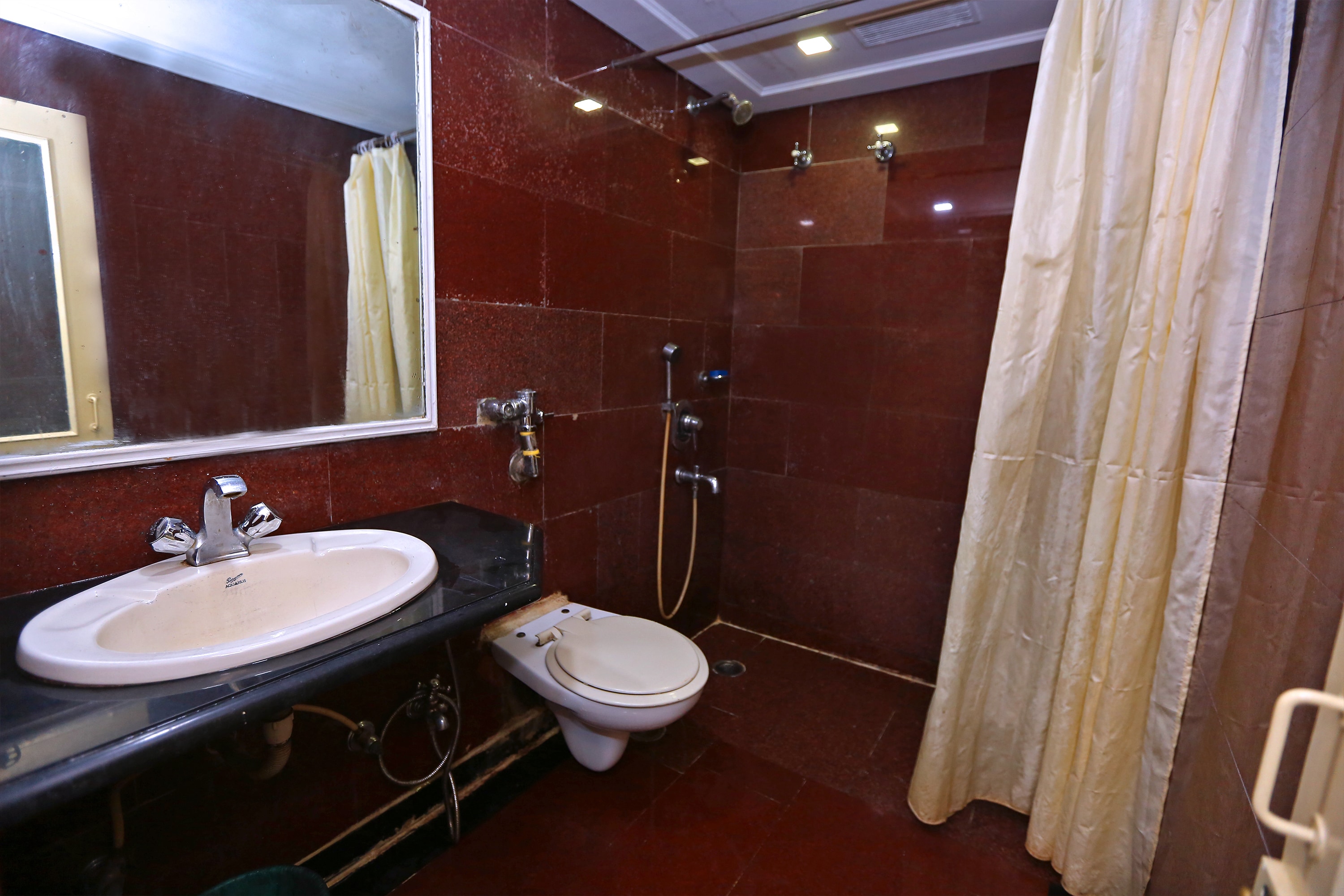 Hotel White Pearl - Colaba - Tap to explore photos