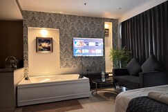Studio with private jacuzzi