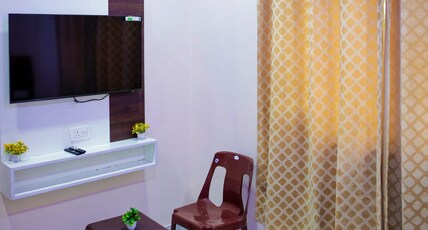 Hotel Saraswati Stay Dham Room Type - Deluxe Room with City View King Bed