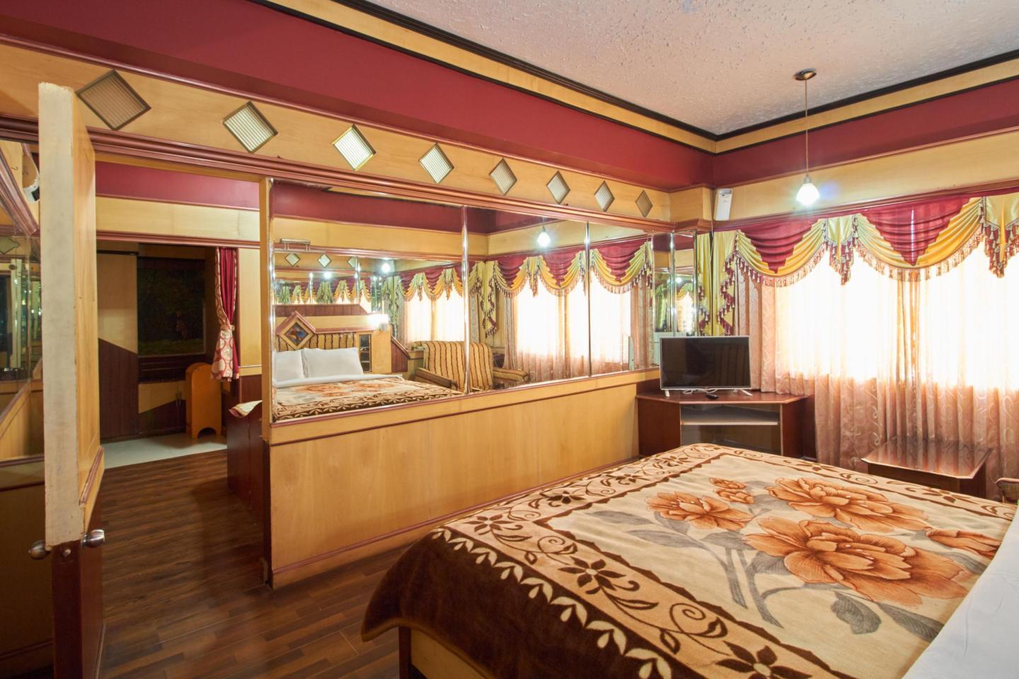 Hotel Sarkar Palace - Tap to explore photos