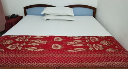 Hotel Abhinandan Room Type - Deluxe Room