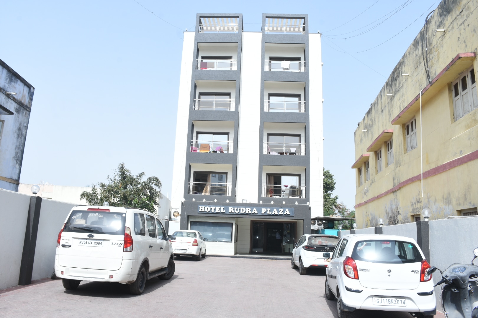 Hotel Rudra Plaza - Tap to explore photos