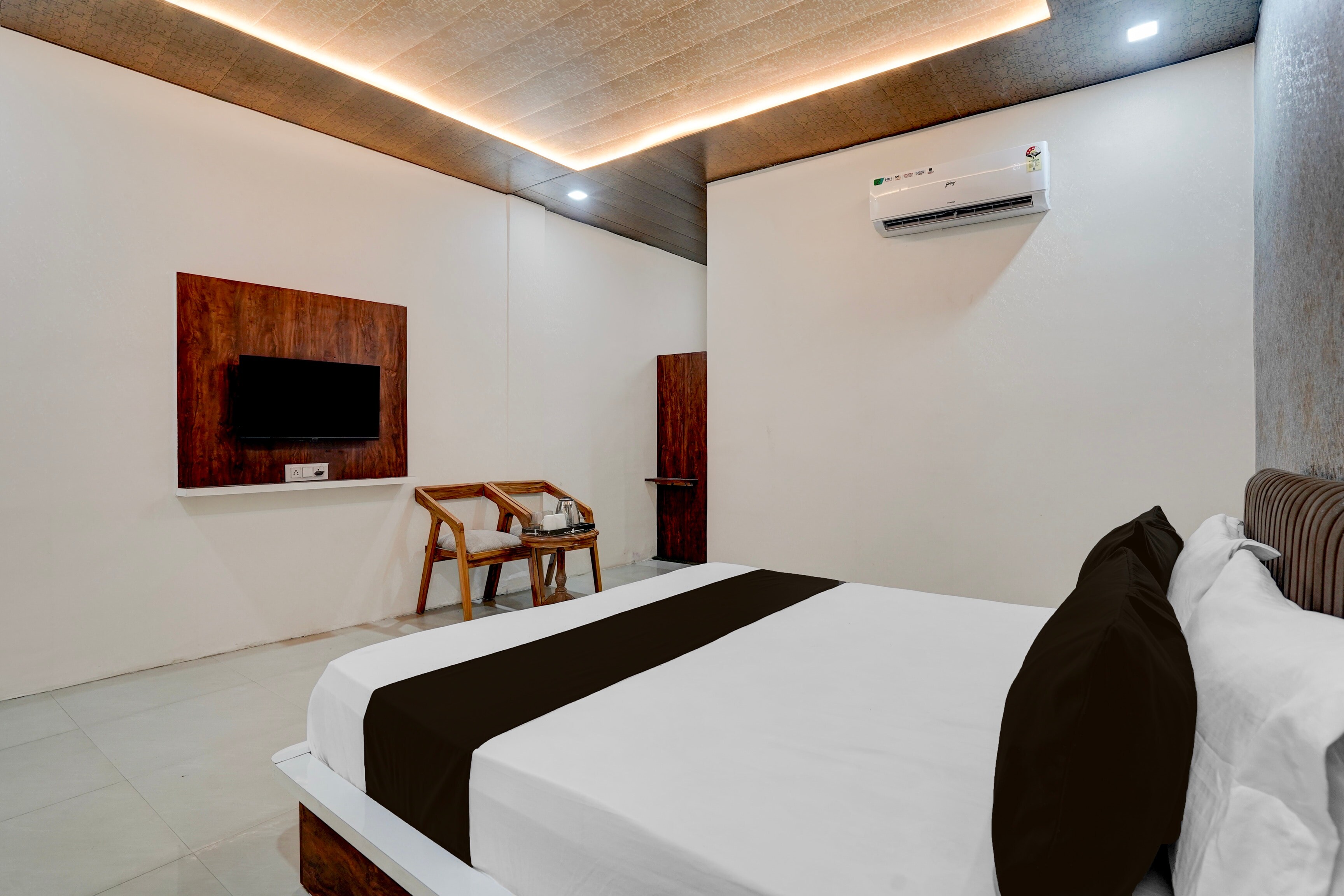 Hotel O Asthara - Tap to explore photos