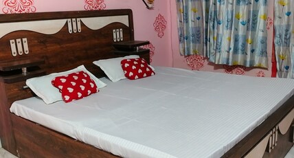 Hotel shree palace Room Type - Deluxe 