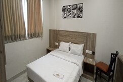 Hotel Jay Palace Inn