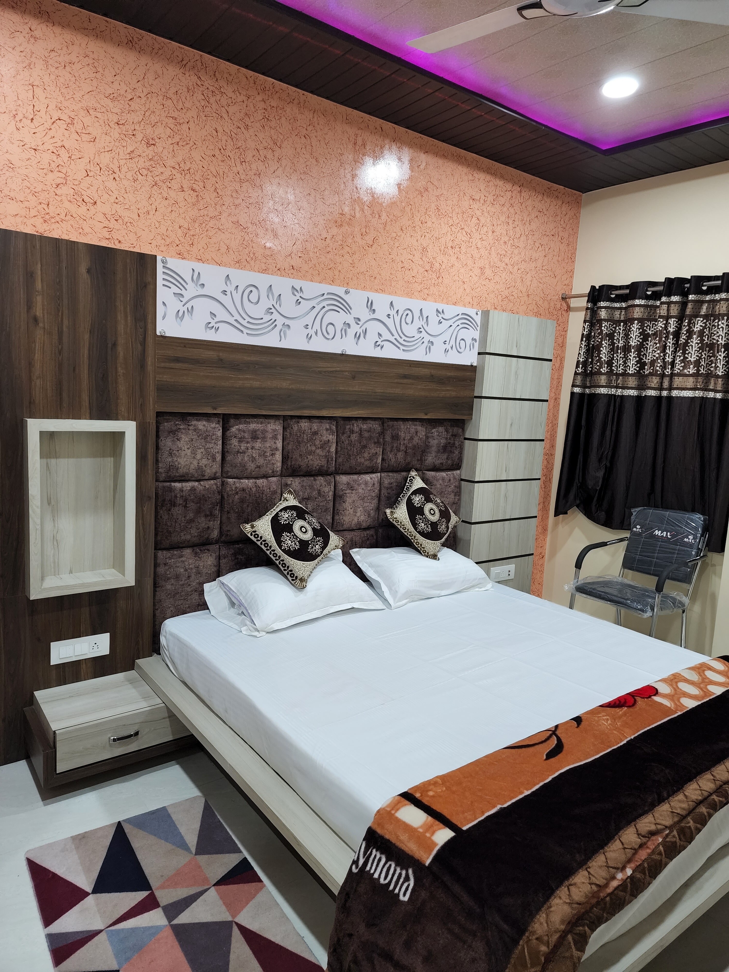 Hotel Kesar - Tap to explore photos