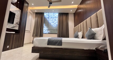 S S Hotel Room Type - Deluxe Room