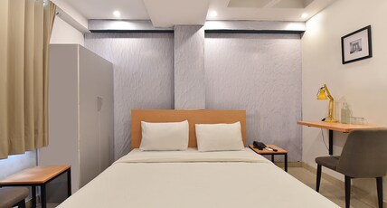 FabHotel Rushank Palace Room Type - Deluxe Room