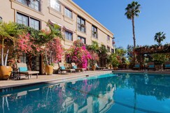 Best Western Plus Sunset Plaza Hotel