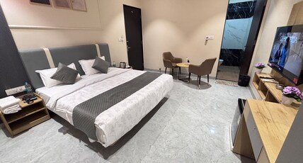 Hotel Stayvilla Raipur Room Type - Premium Executive Room