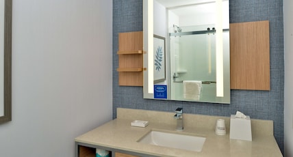 Hilton Garden Inn Napa Room Type - 1 KING BED