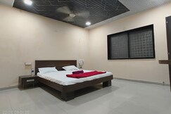 Hotel Poonam Lodging And Boarding