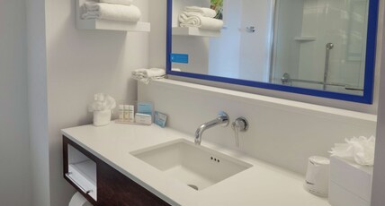 Hampton Inn by Hilton Hazleton Room Type - 1 KING BED 1BDRM STE NS