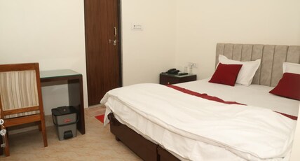 Hotel OM Palace Room Type - Deluxe Room with Balcony