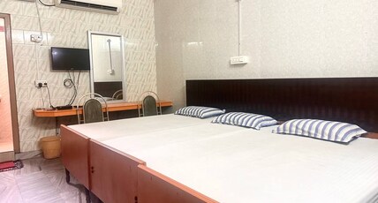 Sri Kumaran Lodge Room Type - Triple Cot AC