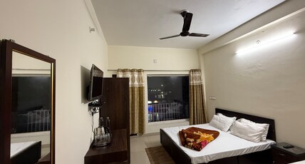 HOTEL VISHWANATH Room Type - Triple bed with balcony