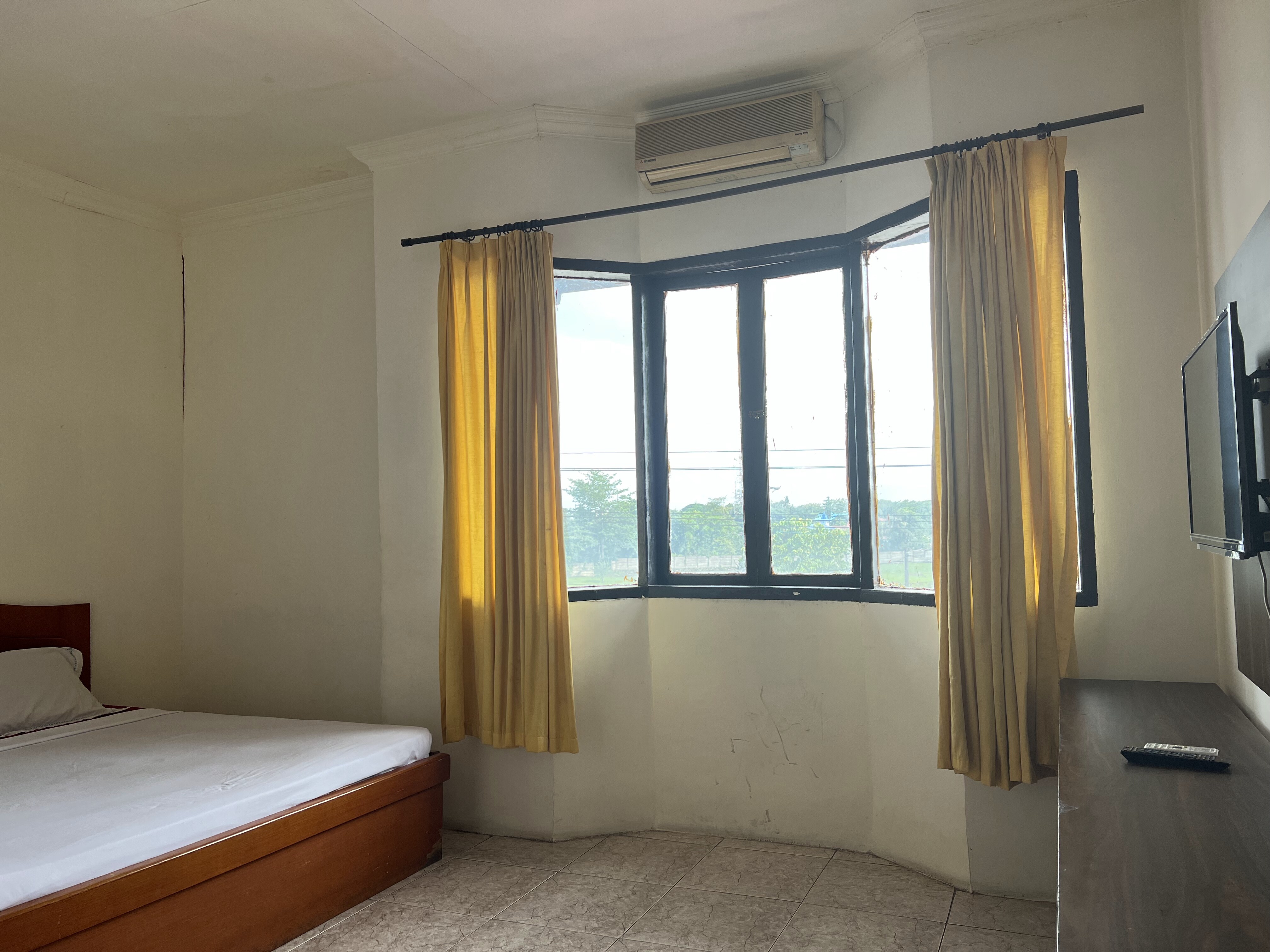 Hotel O Kost Orange Syariah - Tap to explore photos