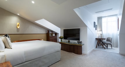 InterContinental Paris - Champs-Elys Room Type - 1 King Junior Suite Eiffel Tower View InterContinental Paris - Champs-Elys Room Type - 1 King Junior Suite Eiffel Tower View
