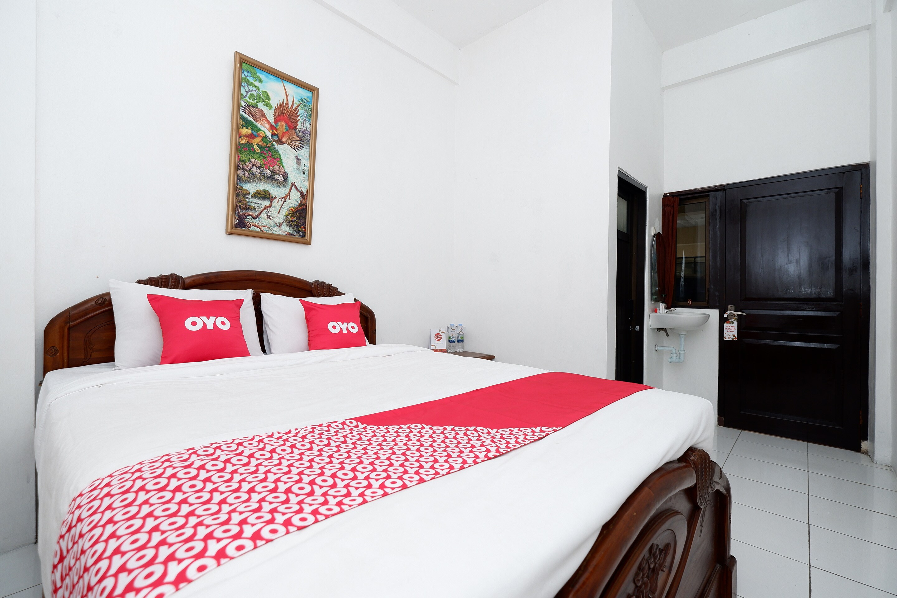 OYO 1706 Hotel H&w Solo - Tap to explore photos