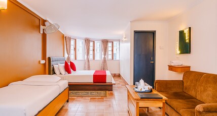 Sparrow Juniper Tree 2 min walk To Mg Marg Room Type - Comfort King Tripel Bed