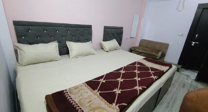 Ekanshi Bhawan Comfortable Family Stay Room Type - Family Triple Room