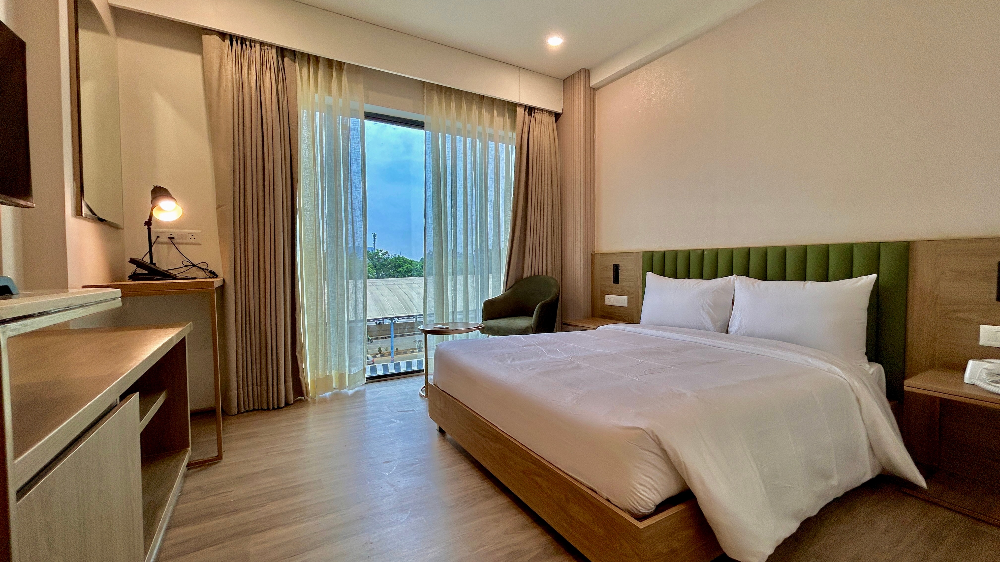 Hotel Limon Sector 29 - Tap to explore photos