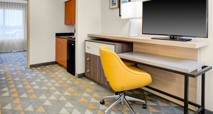 Holiday Inn Hotel & Suites LIMA Room Type - 1 King Bed Suite Mobil Accessible Tub