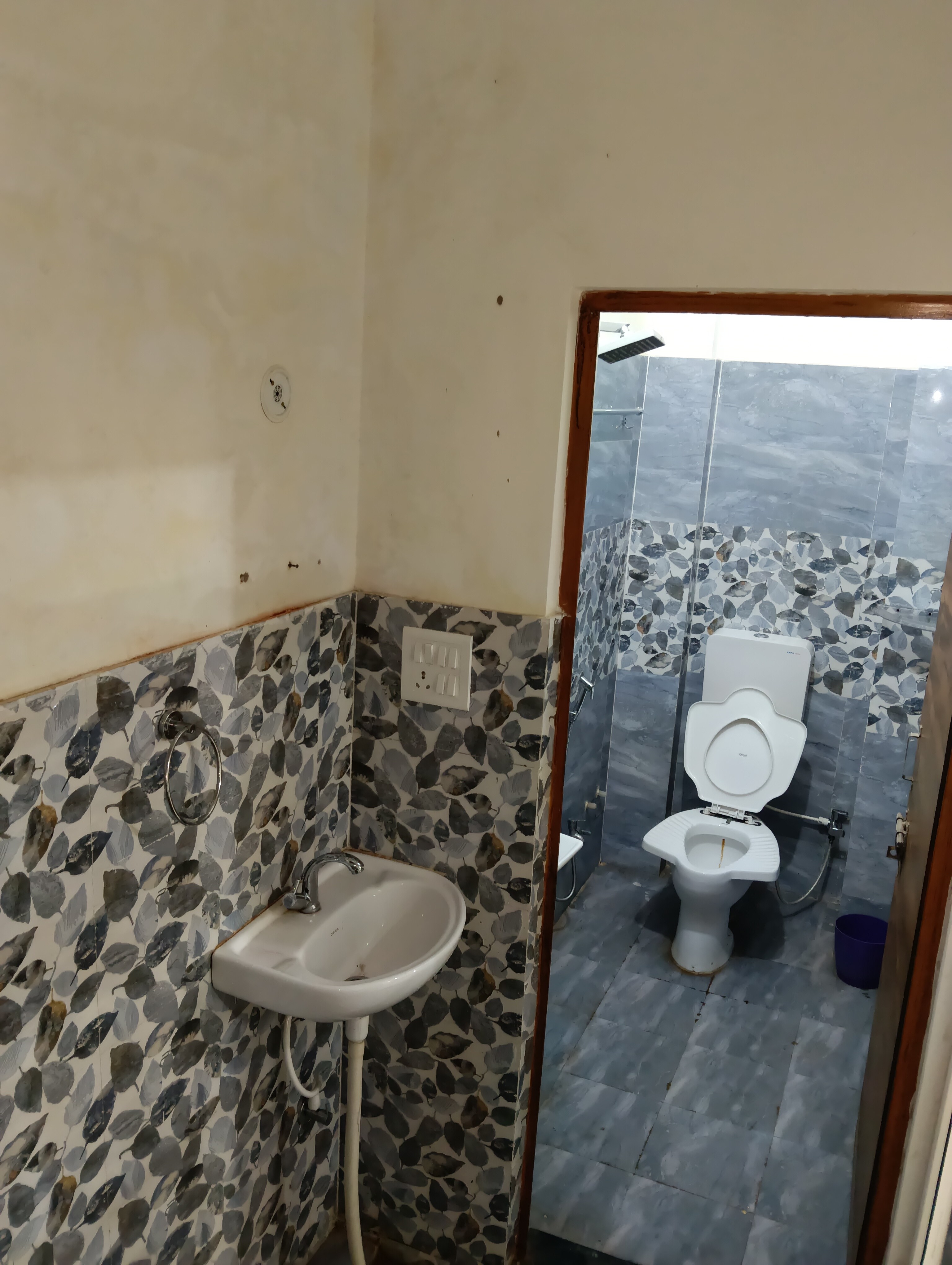 Mahamana Home Stay - Tap to explore photos