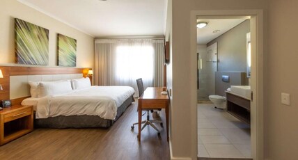 DoubleTree by Hilton Hotel Cape Town - Upper Eastside Room Type - QUEEN ACCESSIBLE ROOM