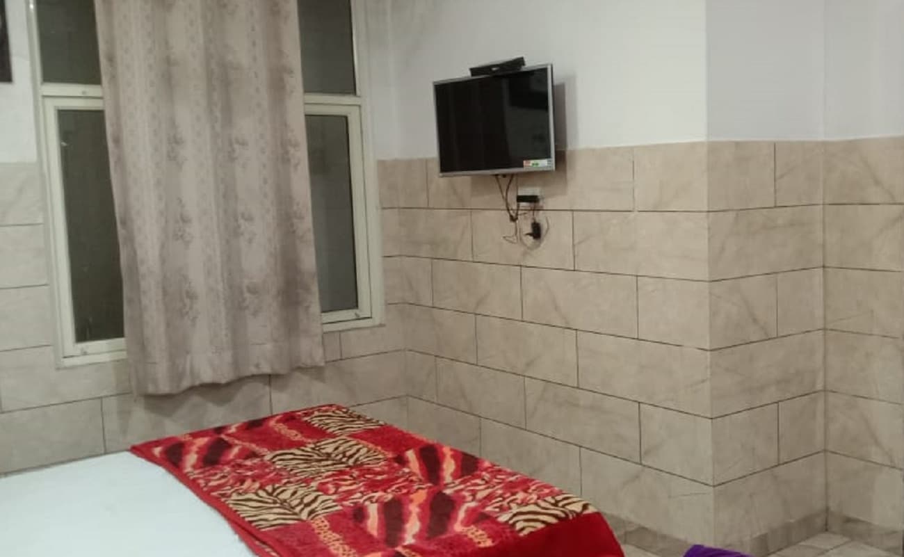 Hotel Ashiana Regency 200m From Katra Railway Station - Tap to explore photos