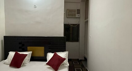 Shree Raghuver guest house Room Type - Deluxe Ac Rooms